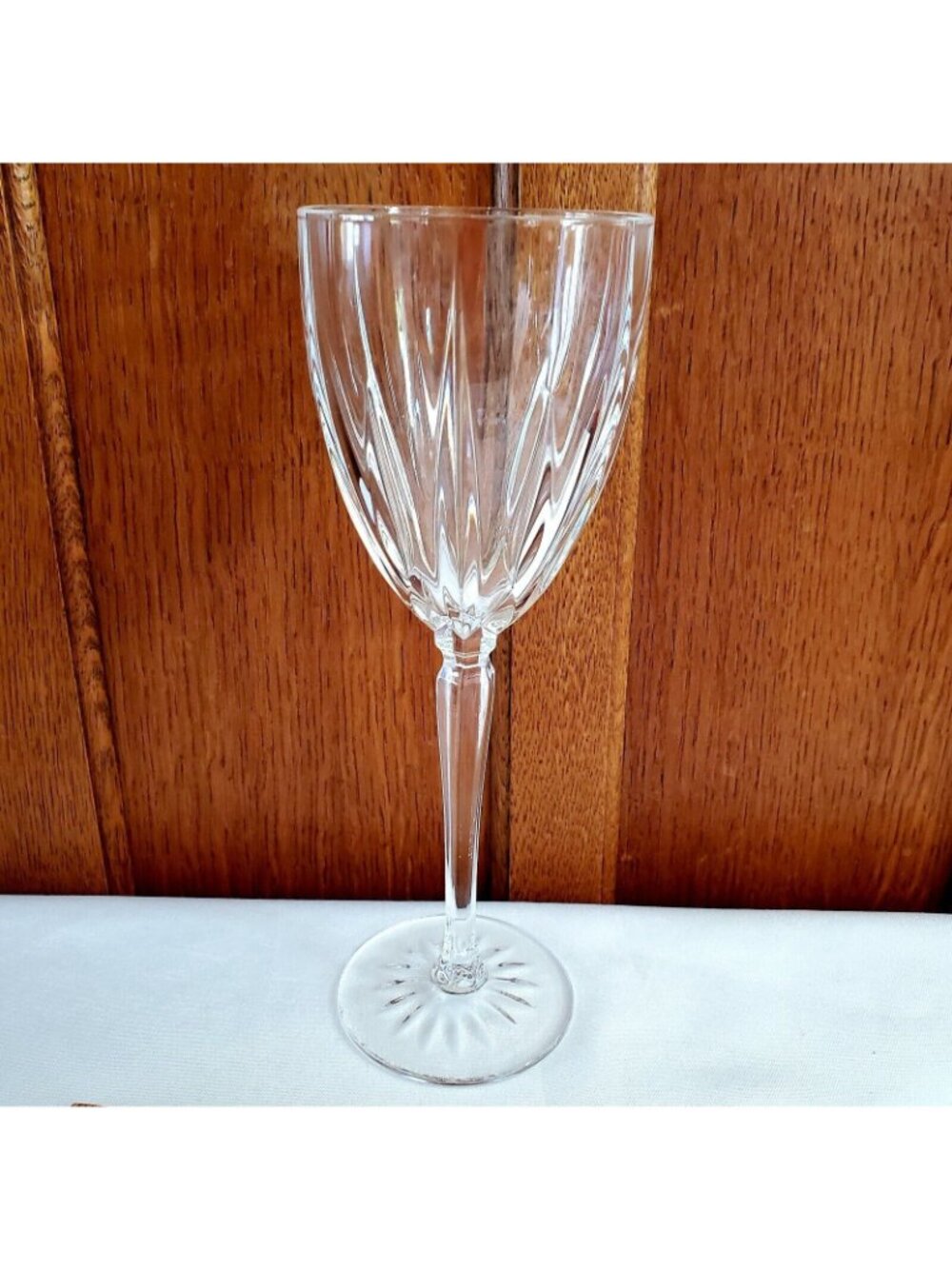 Mikasa Paloma Crystal Wine Glass 8 1/4" starburst cuts scratch - Picture 9 of 10